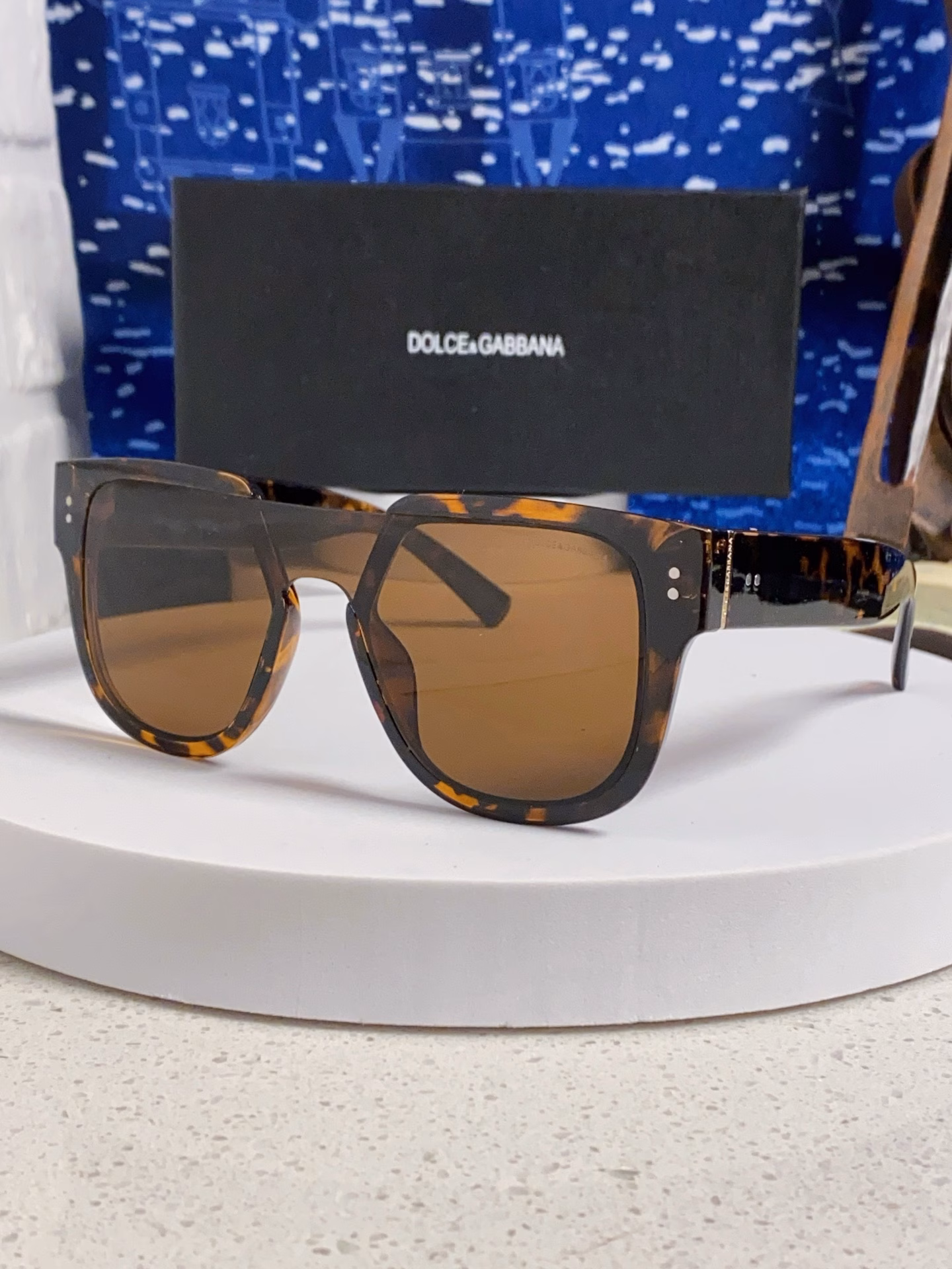 Dolce & Gabbana 2025 DG European and American high-end men and women square frame slim casual sunglasses European celebrity personality sunglasses
