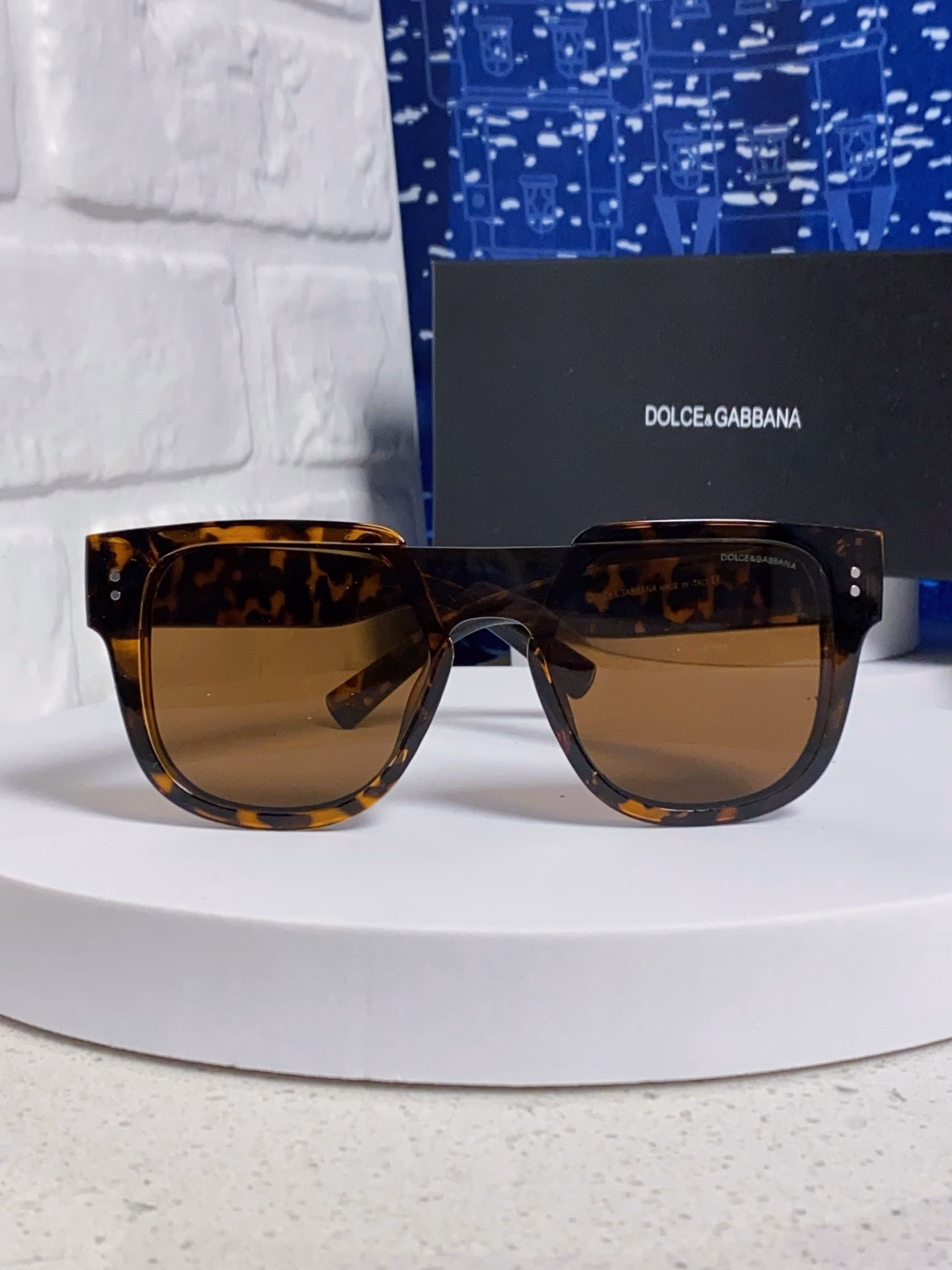 Dolce & Gabbana 2025 DG European and American high-end men and women square frame slim casual sunglasses European celebrity personality sunglasses