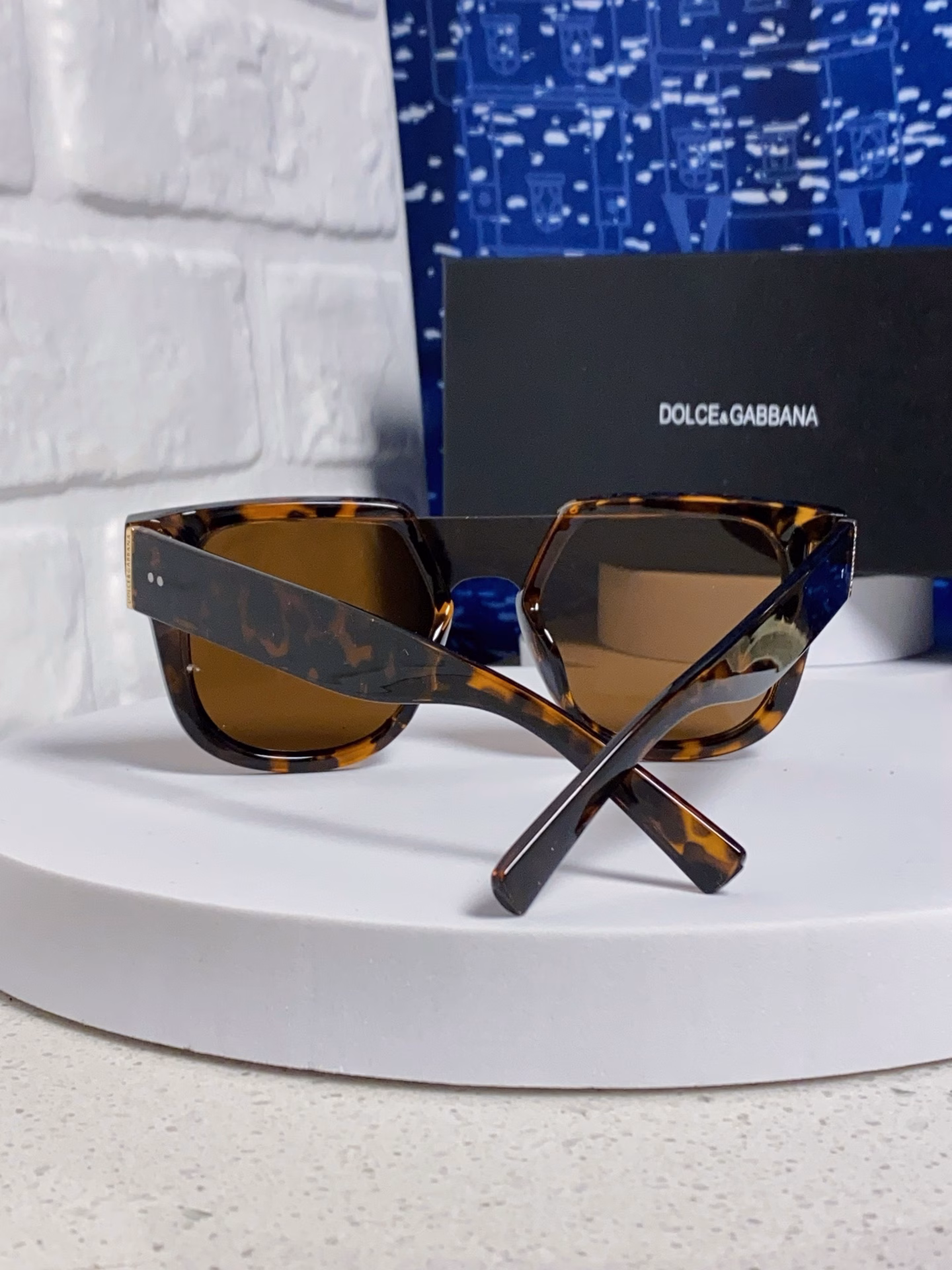 Dolce & Gabbana 2025 DG European and American high-end men and women square frame slim casual sunglasses European celebrity personality sunglasses