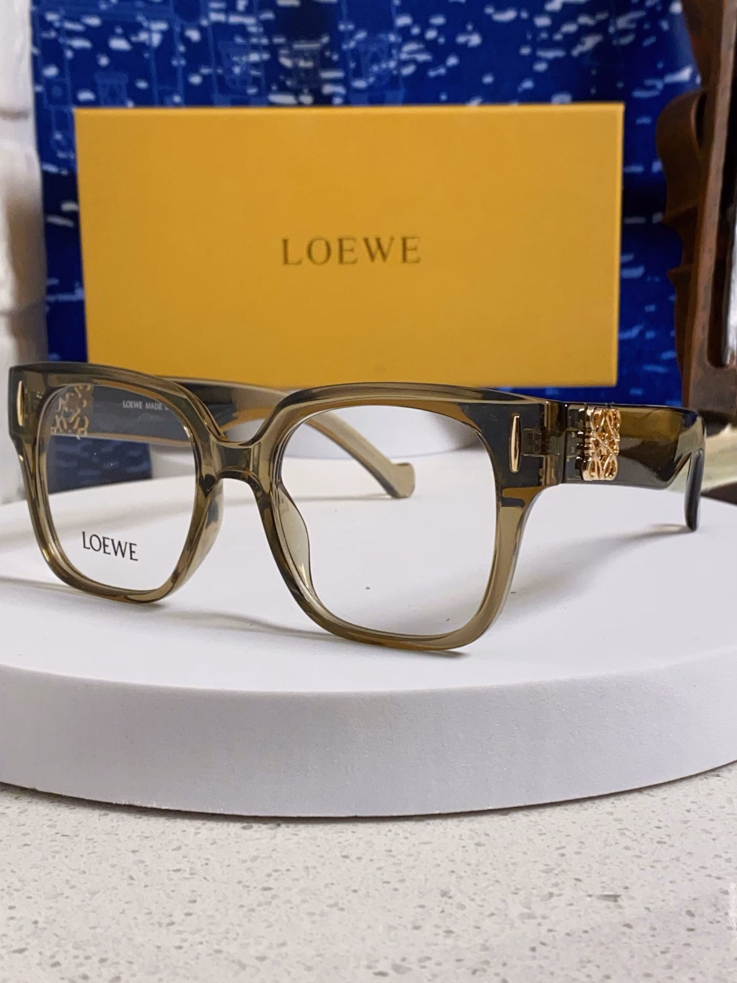 Loewe 2025 new European and American light luxury fashion version high-end gold label large frame square fashion sunglasses outdoor party sun protection sunglasses for men and women
