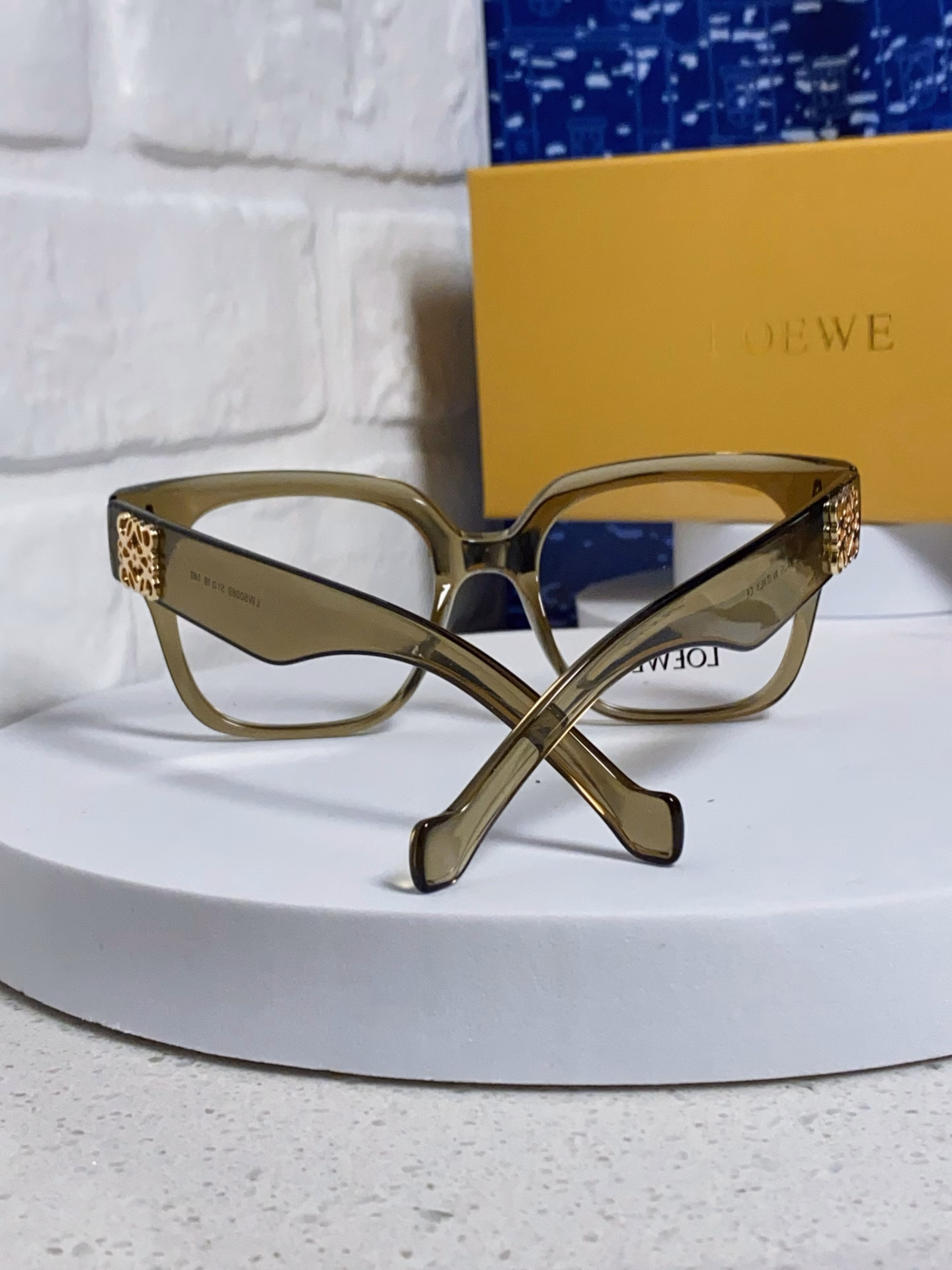 Loewe 2025 new European and American light luxury fashion version high-end gold label large frame square fashion sunglasses outdoor party sun protection sunglasses for men and women