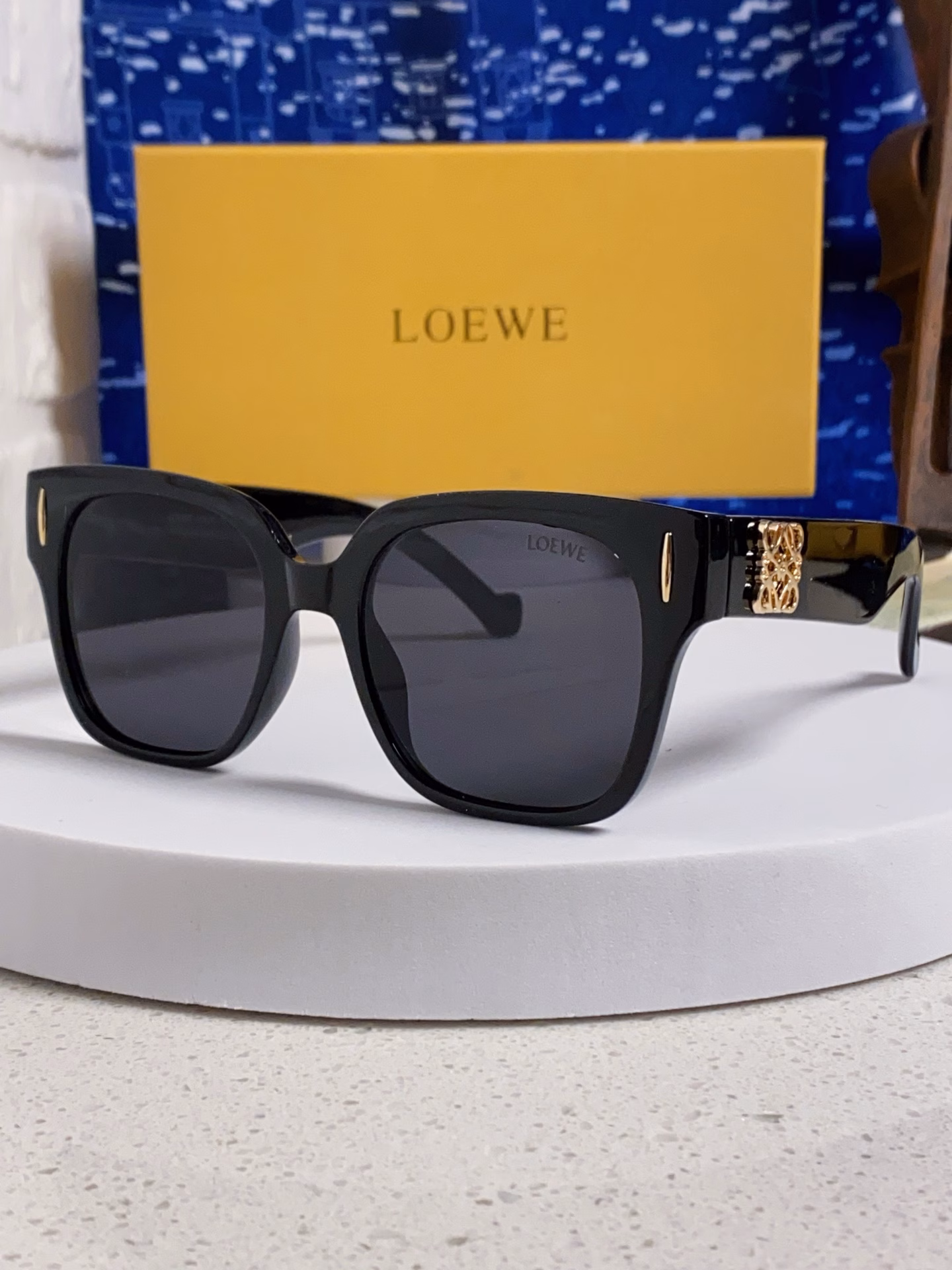 Loewe 2025 new European and American light luxury fashion version high-end gold label large frame square fashion sunglasses outdoor party sun protection sunglasses for men and women