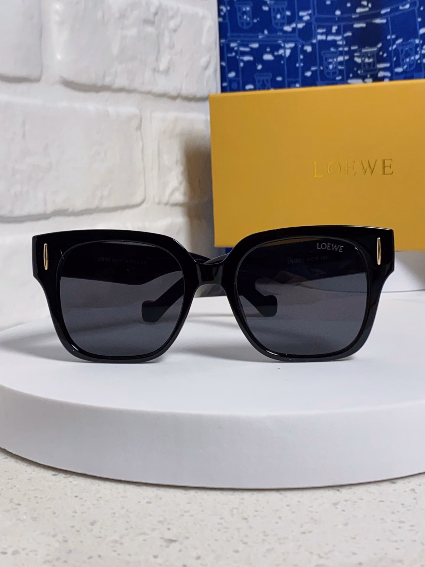 Loewe 2025 new European and American light luxury fashion version high-end gold label large frame square fashion sunglasses outdoor party sun protection sunglasses for men and women