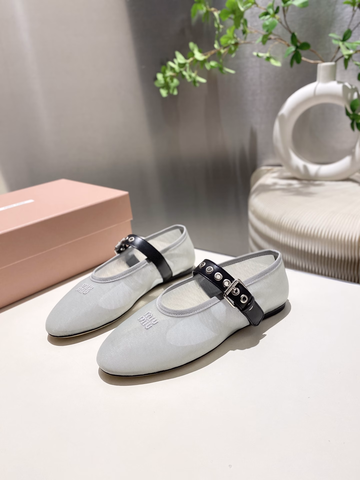 Miu Miu 2025 Spring/Summer Mary Jane Hollow Flat Shoes